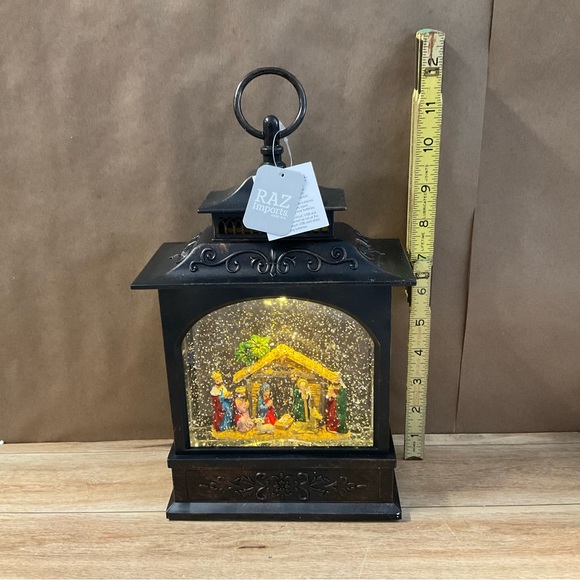 New! Raz Lighted Lantern Snow Globe Glitter Water Holy Family Nativity Religious - Picture 10 of 11